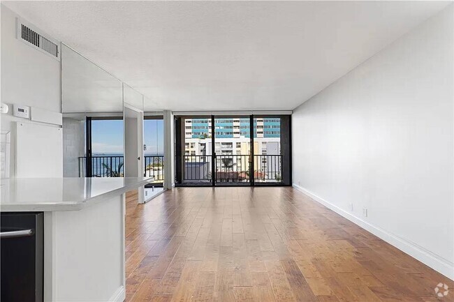 Building Photo - Queen's Surf Condos