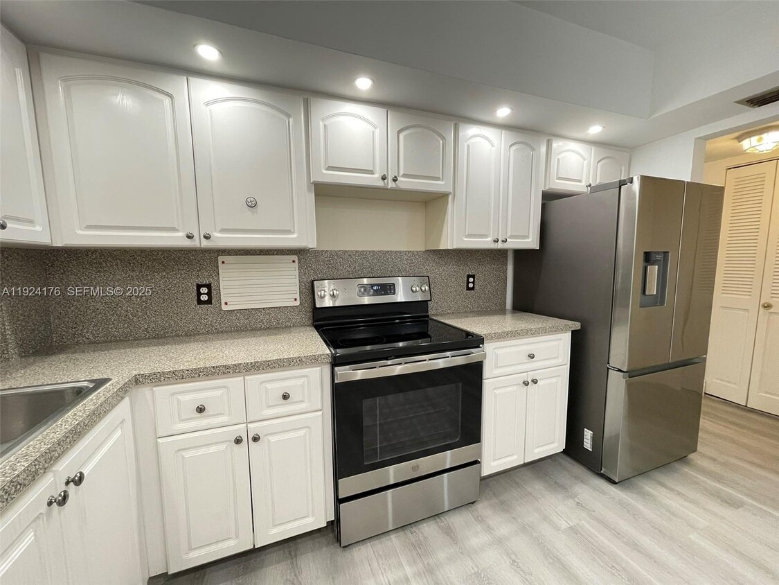 Primary Photo - 3800 N Hills Dr