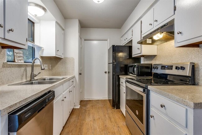 Building Photo - 2214 Winchester Dr