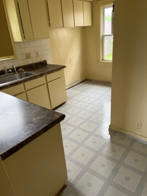 Building Photo - 34 E Cicotte St