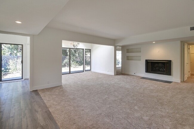 Building Photo - 287-291 Grace Drive