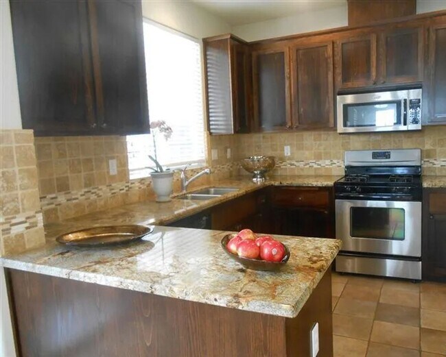 Building Photo - Great home with solar, centrally located n...