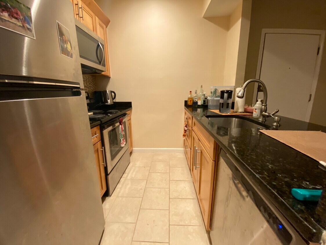 Primary Photo - 52 Gainsborough St