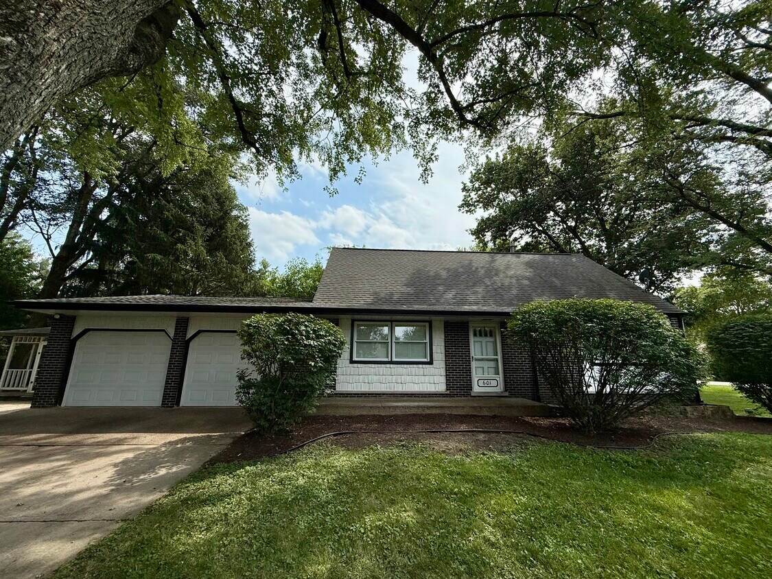 Foto principal - 29W601 Prairie Ave