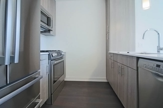 Building Photo - 461 N Park Dr