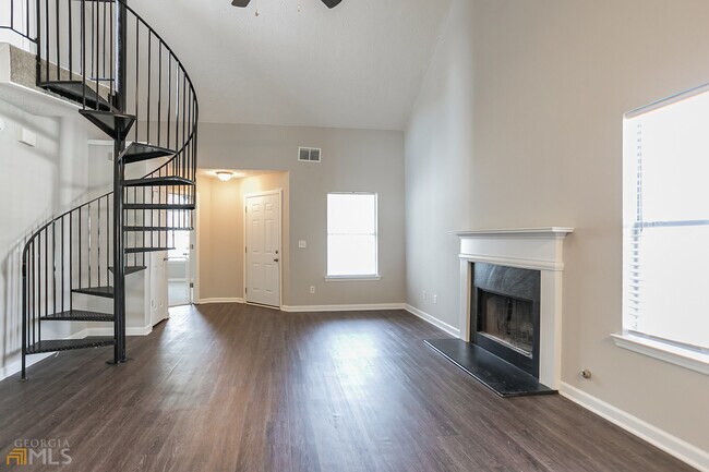 Building Photo - 308 Autumn Lake Dr