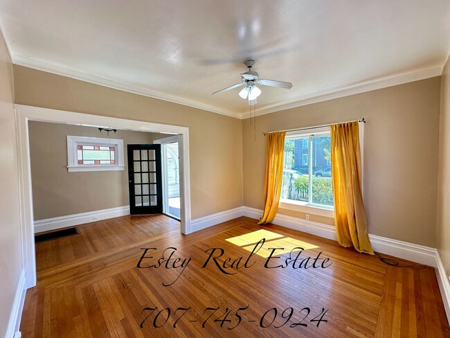 Foto del edificio - Downtown 2 bedroom Cottage