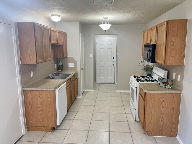 Foto del edificio - 9011 Serena Ln