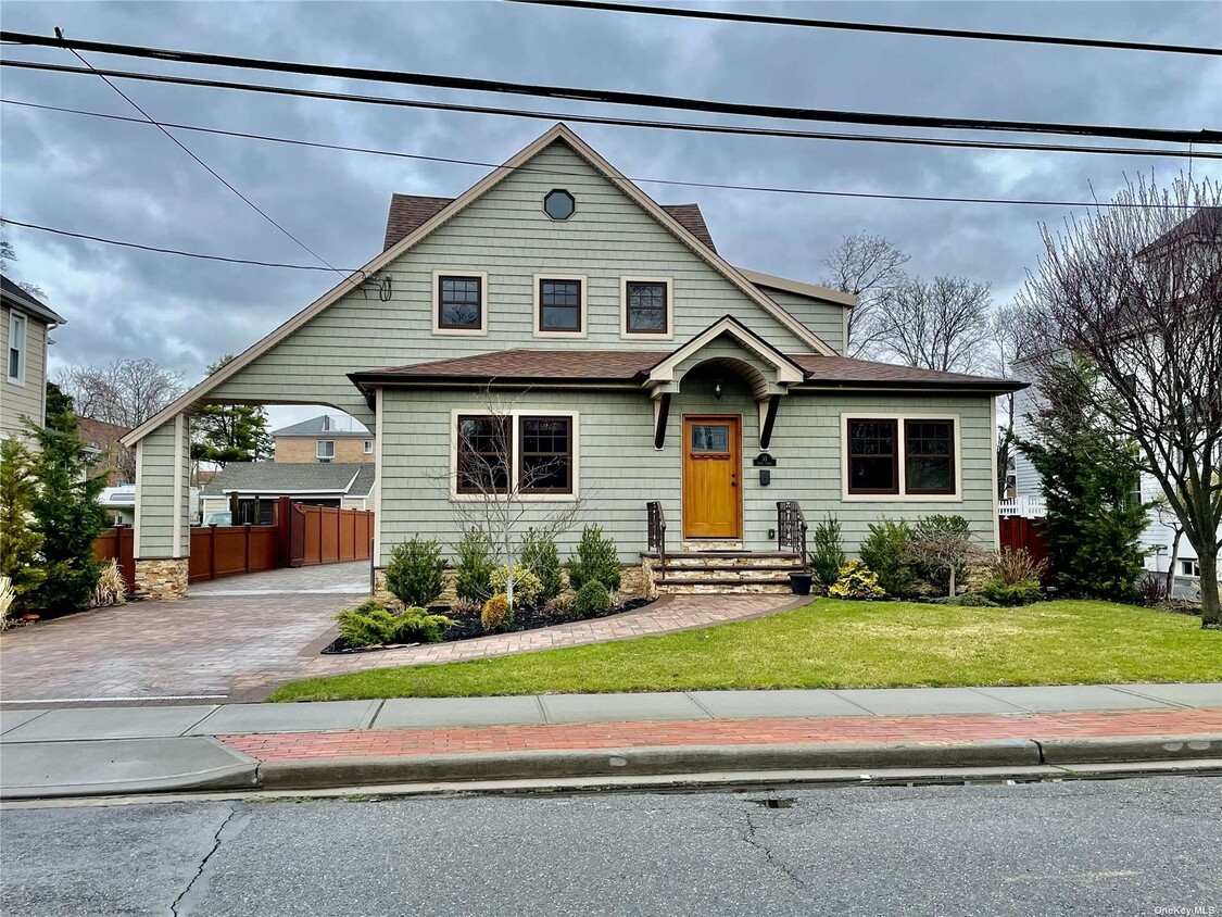 Primary Photo - 33 Smith St