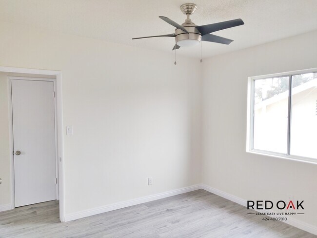 Building Photo - 542 W 76th St