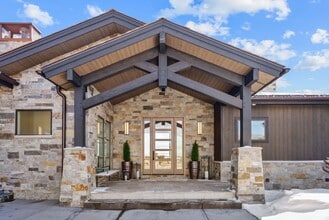 Building Photo - 3450 Ridgeway Dr