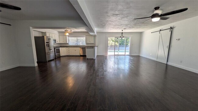 Building Photo - 303 E Pomelo St