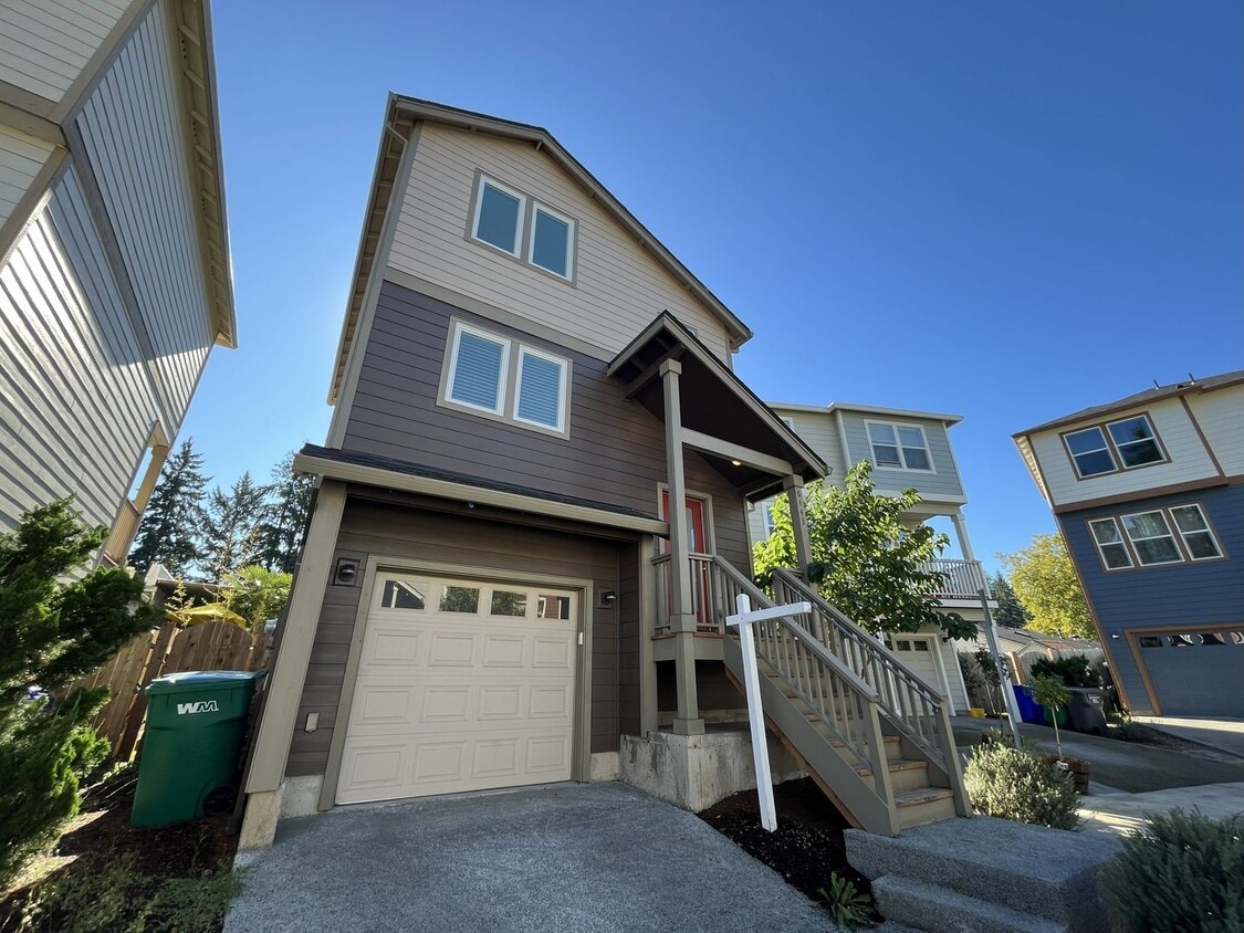 Charming 3-Bedroom, 3-Bathroom Home with Modern Finishes and Open Layout - Charming 3-Bedroom, 3-Bathroom Home with M...