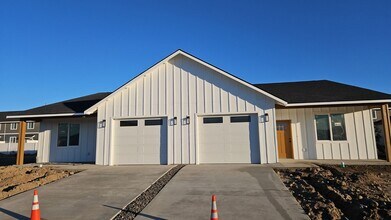Building Photo - 910 5th Ave NE