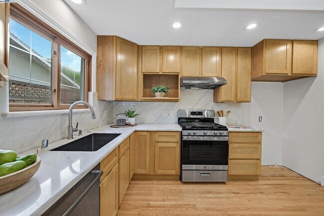 Building Photo - Updated Single-Story 4BR Home with Pool in Prime Pleasanton Valley Location