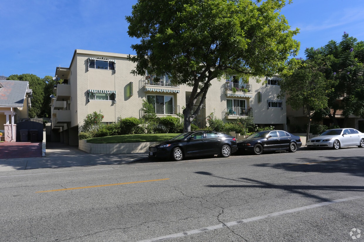 Primary Photo - 311 E Stocker St