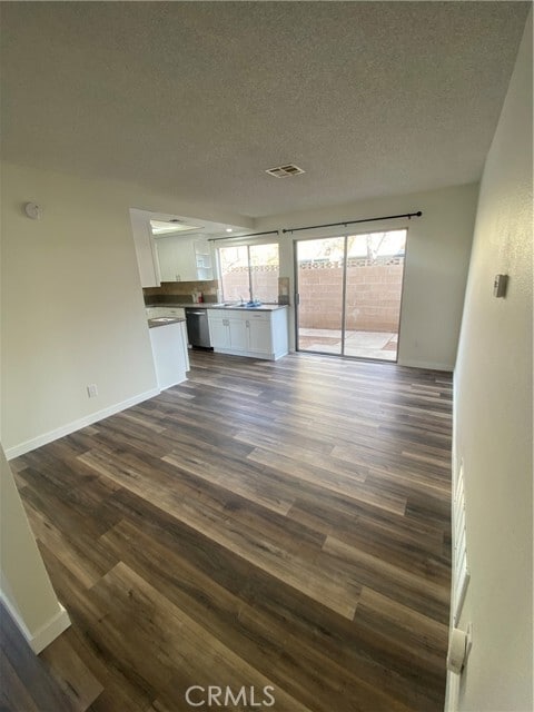 Foto del edificio - 2823 E Ave R 13