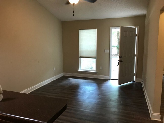 Foto del edificio - 8551 Southwood Ct