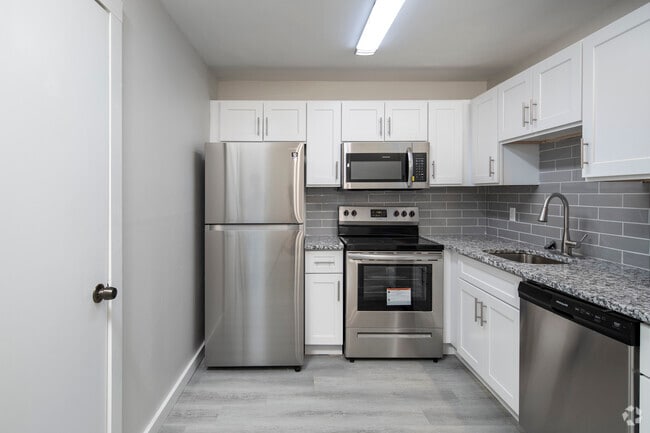 1 bed, 1 bath, 670 sq ft - 513 at Valley Apartments