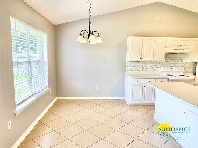 Foto del edificio - Gorgeous 4 Bedroom Home in Navarre!