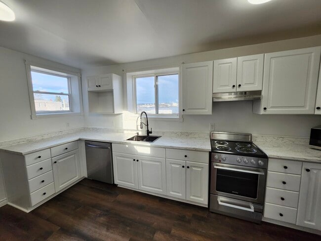 Building Photo - 254 Britain St