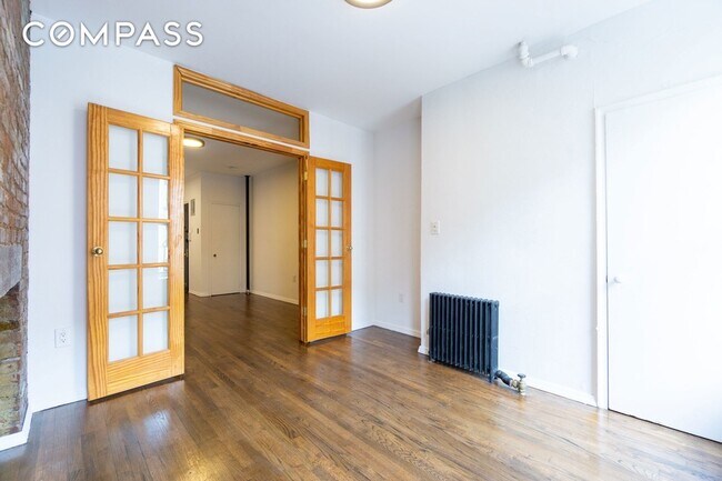 Foto del edificio - 337 E 6th St