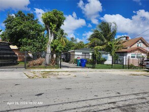 Building Photo - 1934 NW 25th Ave