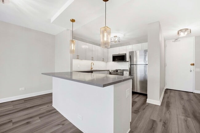 Photo - 30 E Huron St Apartment