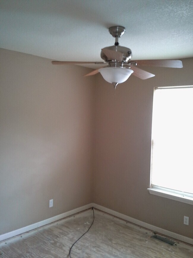 Foto del edificio - Large 5 bedroom raised ranch