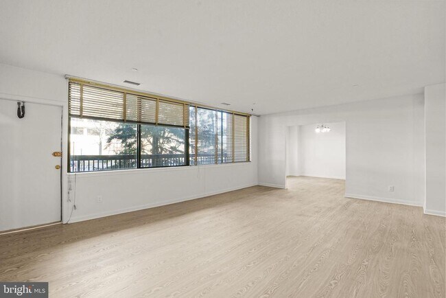 Building Photo - 3709 S George Mason Dr