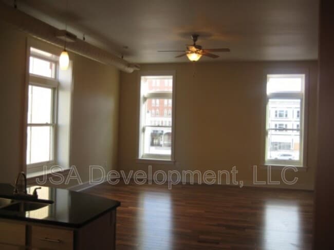 Building Photo - 217-219 W 4th St