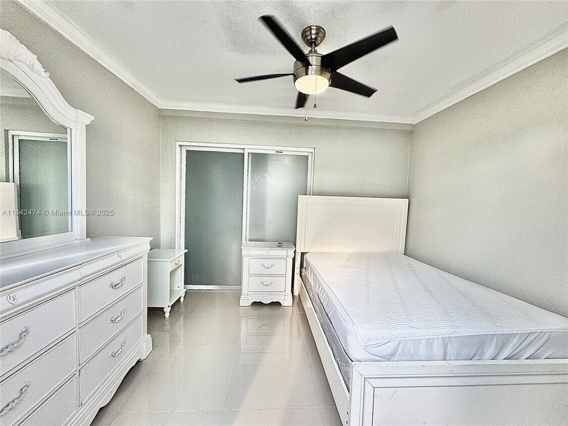 Foto principal - 14850 SW 159th St