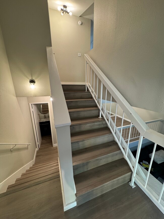 Building Photo - 6255 Canoga Ave