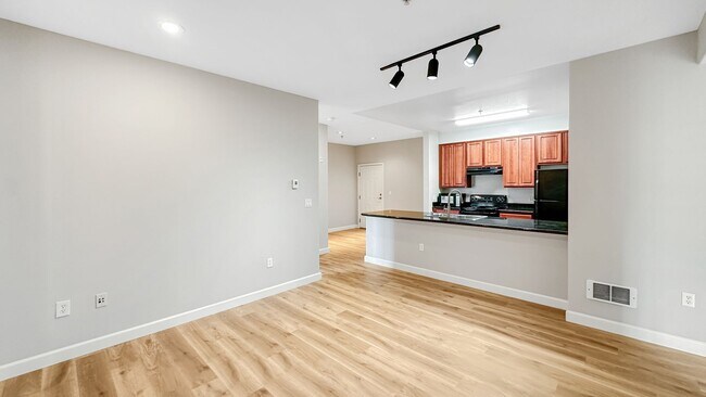 Foto del edificio - Major renovations and very well kept 3-Bedroom Apartment!