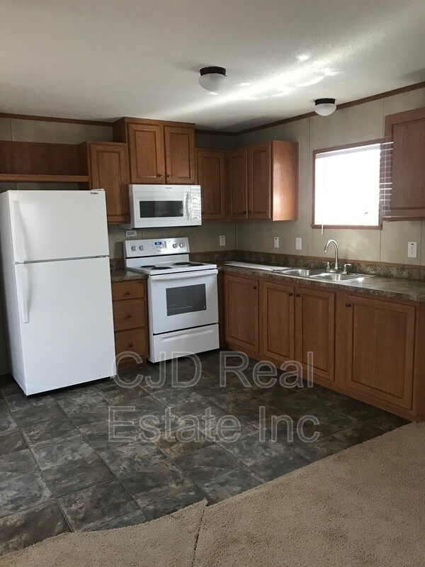 Building Photo - 15 Coachlight Trailer Park