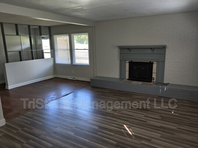 Foto del edificio - 6820 Flintrock Rd