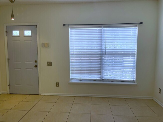 Foto del edificio - 12311 Kensington Lakes Dr