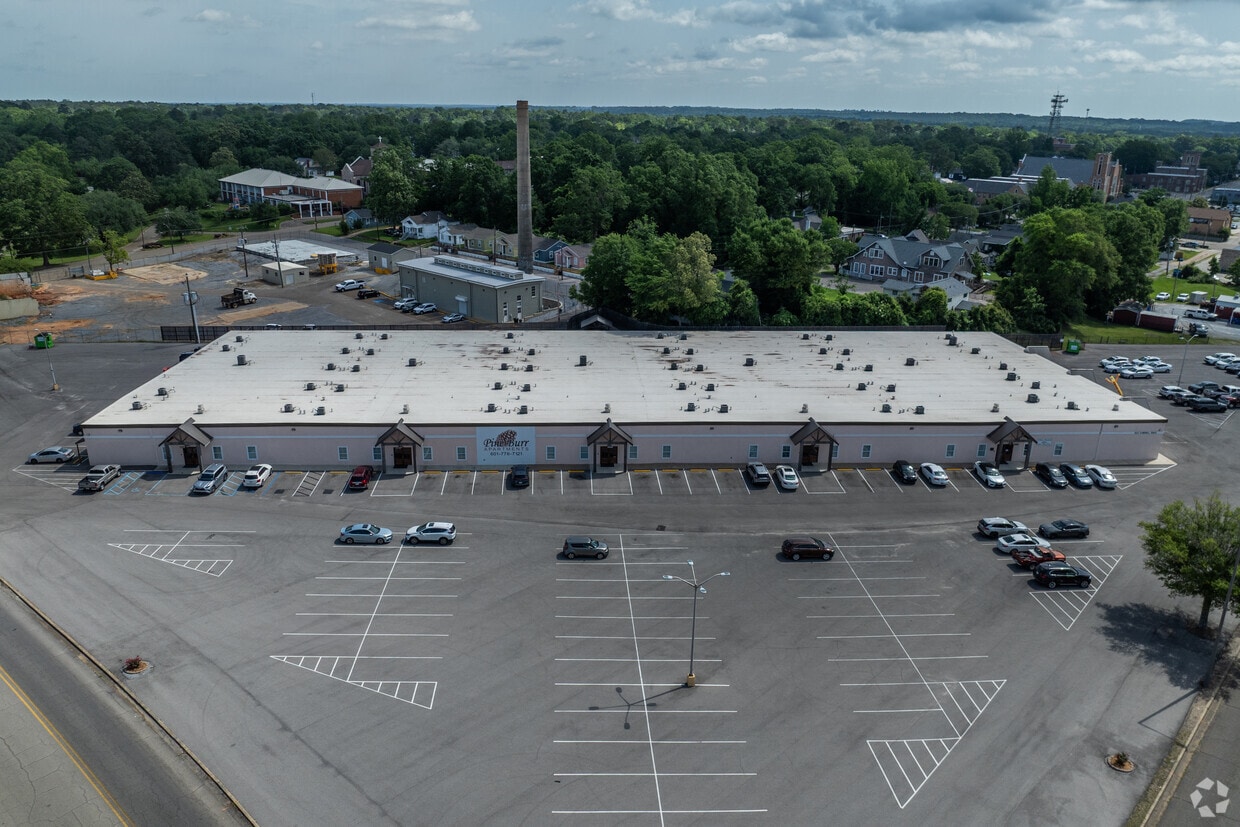 Building Photo - Pine Burr Apartments