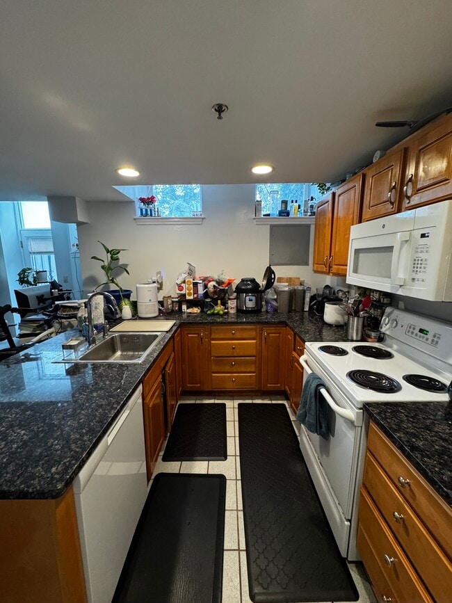 Kitchen - 36 Peterborough St
