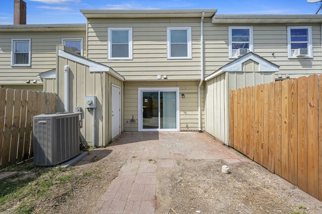 Building Photo - 1192 Madison Ct