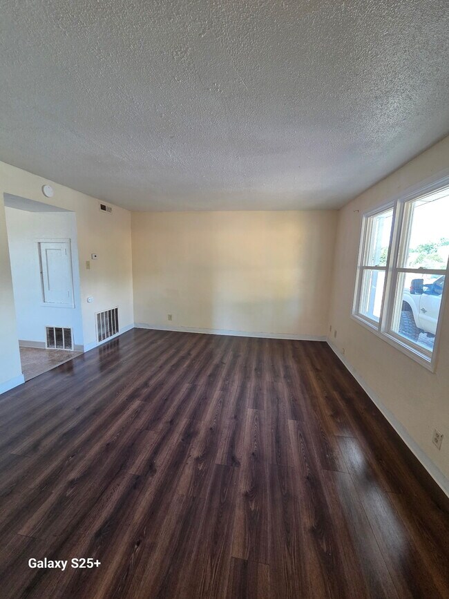 Foto del edificio - 1413 NW Despain Ave