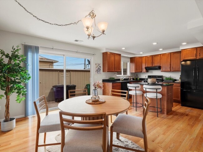 Foto del edificio - 9264 Mansfield Ave