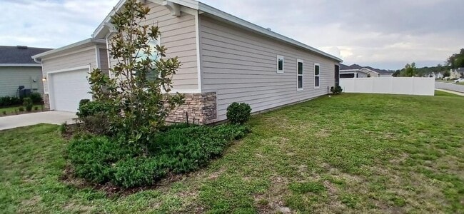 Building Photo - 7898 SW 74th Lp
