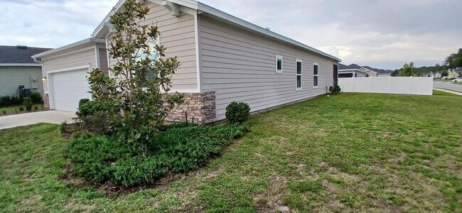 Foto del edificio - 7898 SW 74th Lp
