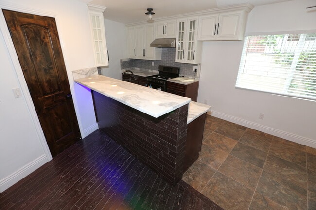 Building Photo - 4767 Don Zarembo Dr