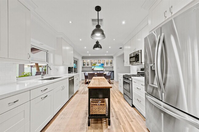 Building Photo - 1221 SW 18th St