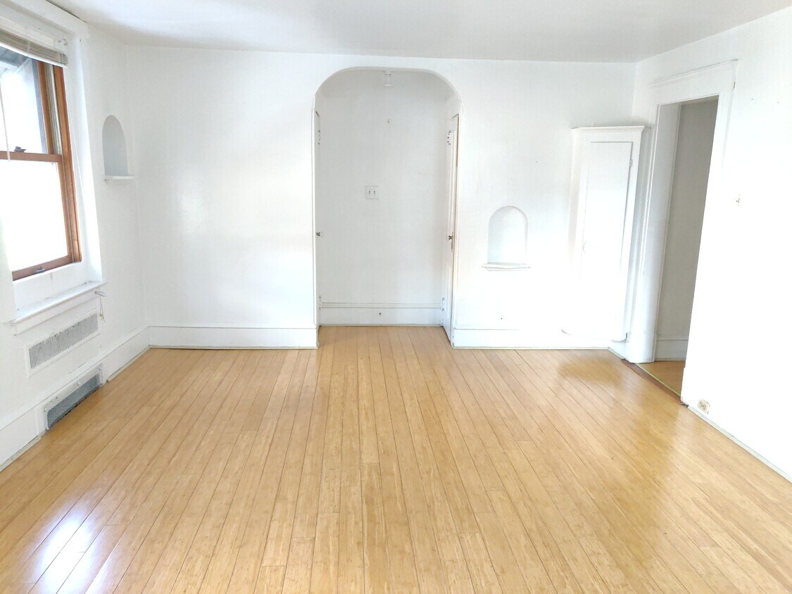 193 Zerby Ave Unit 2R, Edwardsville, PA 18704 Apartments in