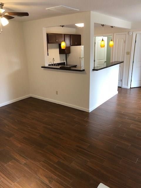 Foto del edificio - 8811 Carousel Ln