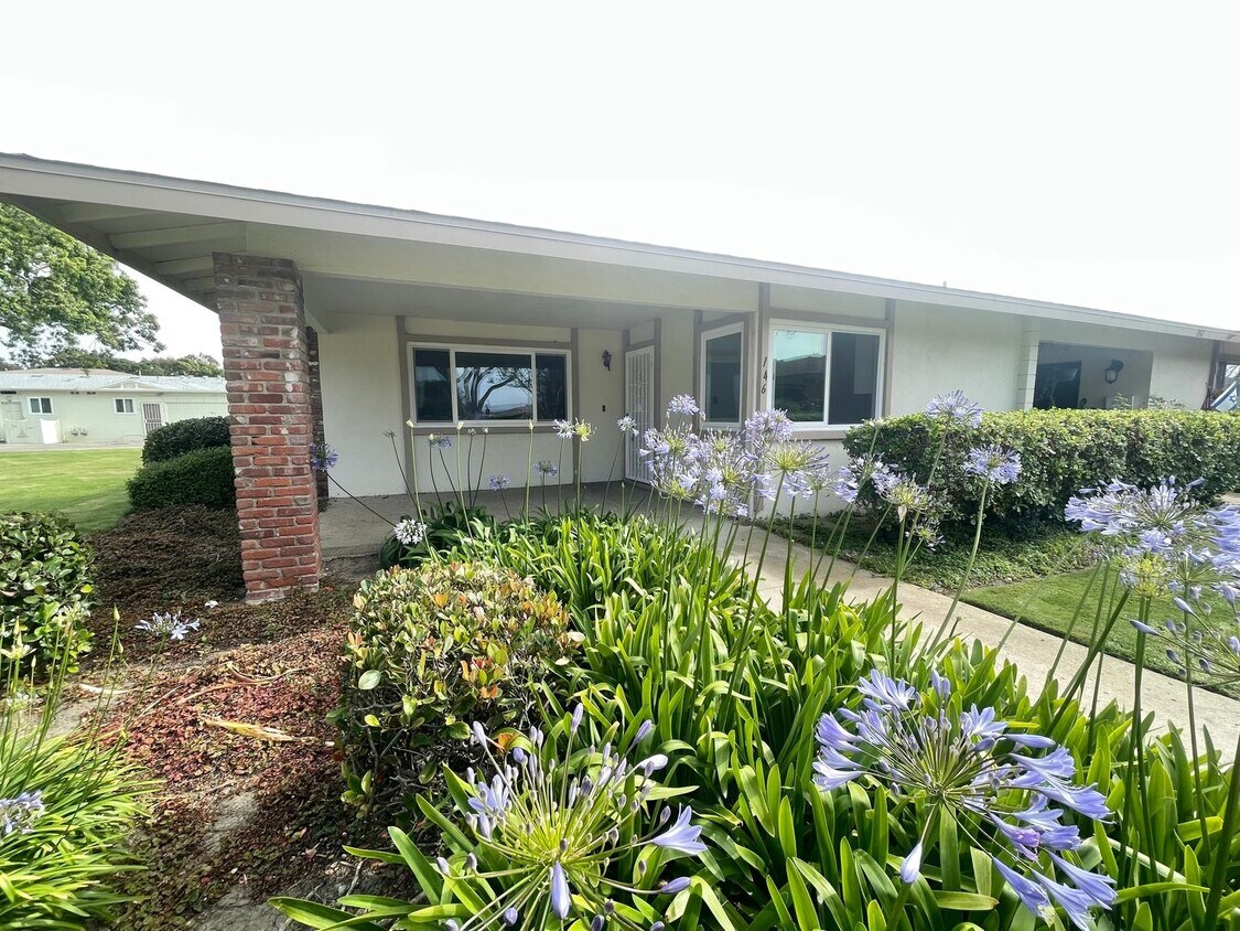 Primary Photo - 146 W Carmel Green