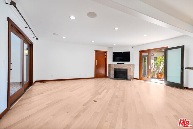 Building Photo - 643 Baylor St